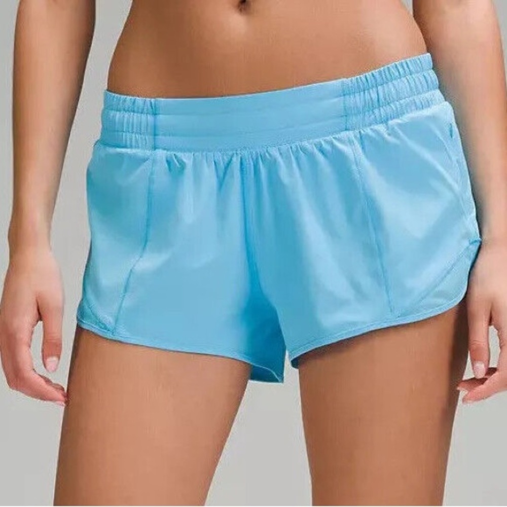 NWOT Lululemon Hotty Hot 2.5 Inch Low Rise Shorts “Kayak Blue Light”